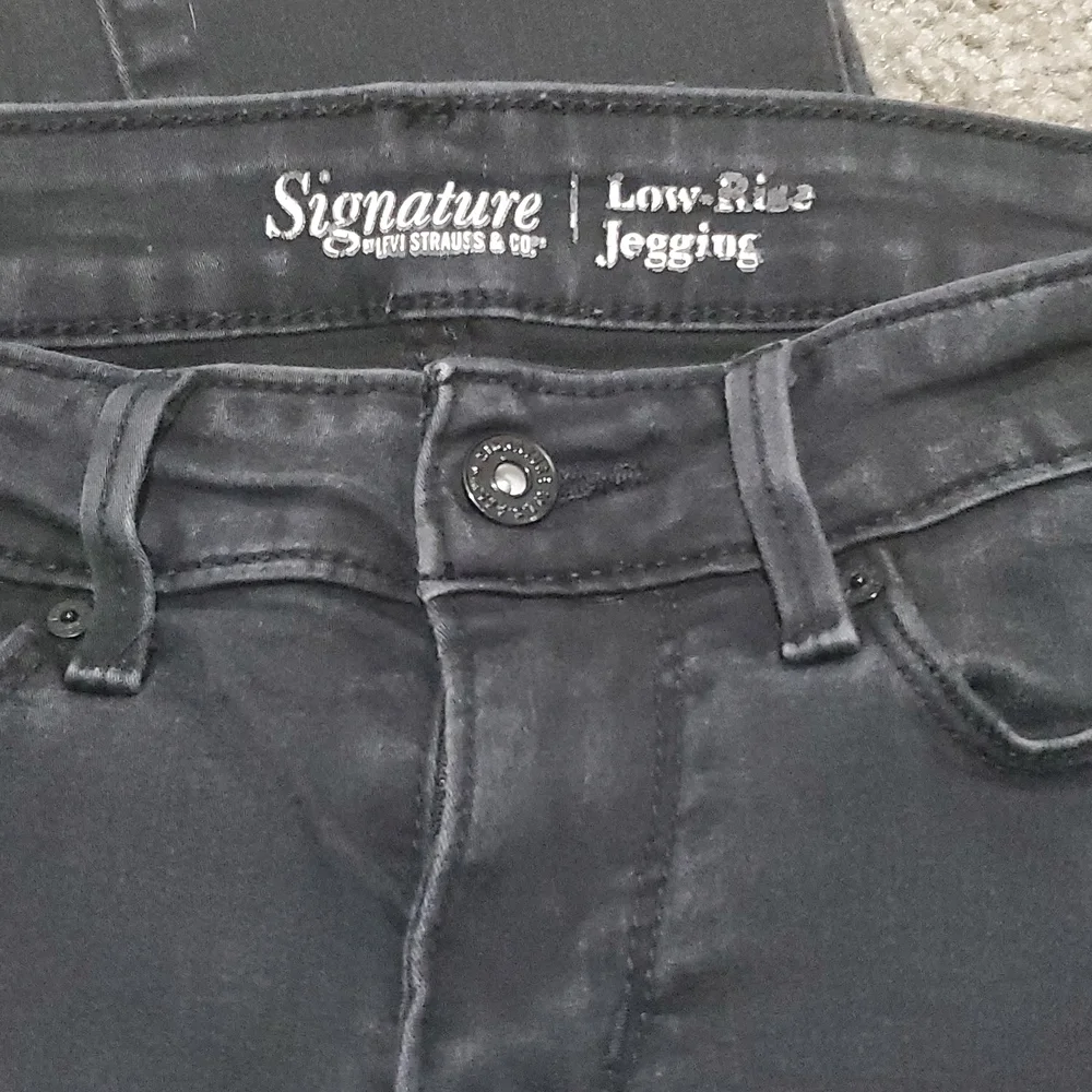 Black Levis - Picture 2 of 3